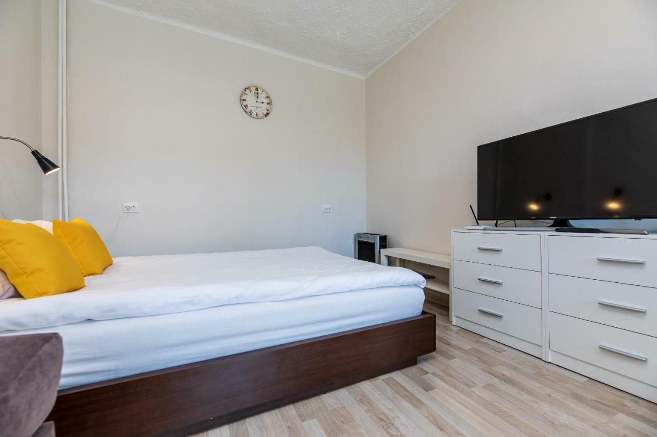 Compact Apartment Near Food Market In The Oldtown Plus Free Parking Klaipeda Exterior foto